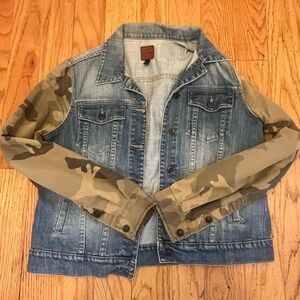 Joes jeans Jean jacket w camo arms